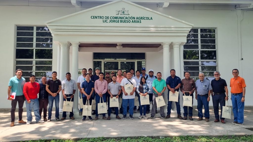 REPSA refuerza su compromiso con los productores a través de capacitación especializada WhatsApp Image 2025 05 22 at 4.48.36 PM